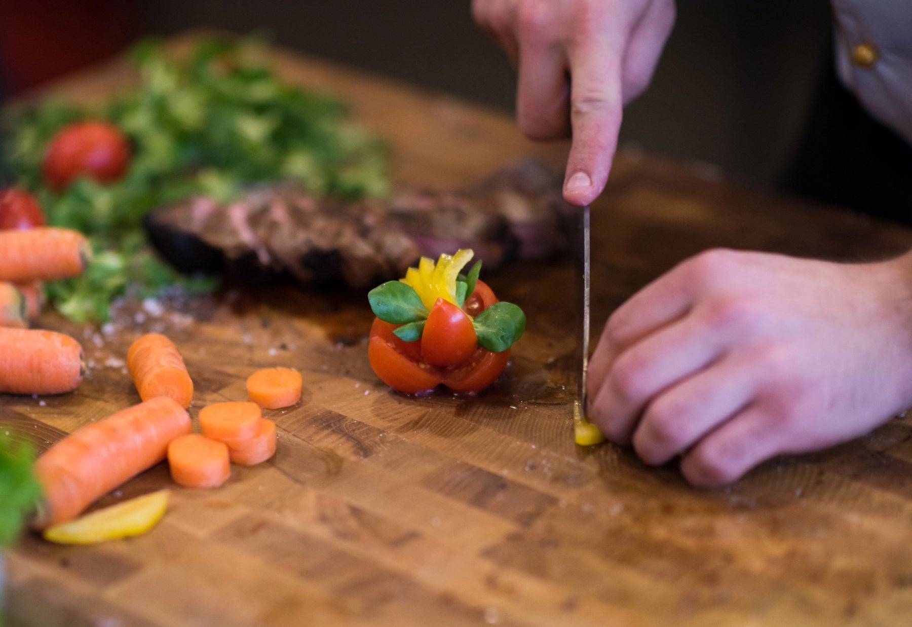 How to Hold a Chef's Knife: Get Better Control and Ergonomics - Kakushin