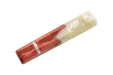 Le manche personnalisé « Made in Turkey » n° 602 (143 mm, standard) se compose d’une résine blanche nacrée et d’une résine rouge marbrée, séparées par une fine bande argentée — idéal pour les manches de couteaux personnalisés —, le tout présenté sur fond blanc.