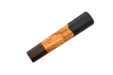Le manche Wa personnalisé n° 618 - 139 mm (standard) de la marque Made in Turkey se caractérise par un manche octogonal composé de sections de bois aux teintes distinctes : marron clair, marron foncé, rougeâtre et noir, qui ressortent magnifiquement sur un fond blanc.